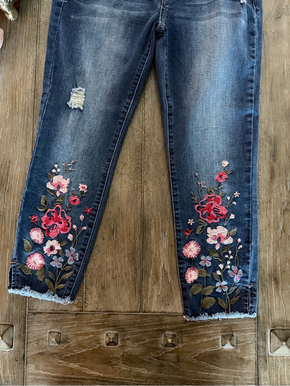 Kensie Dark Blue Cropped Jeans with Floral Embroidery - Picture 3 of 11